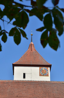 Turm mit Turmuhr